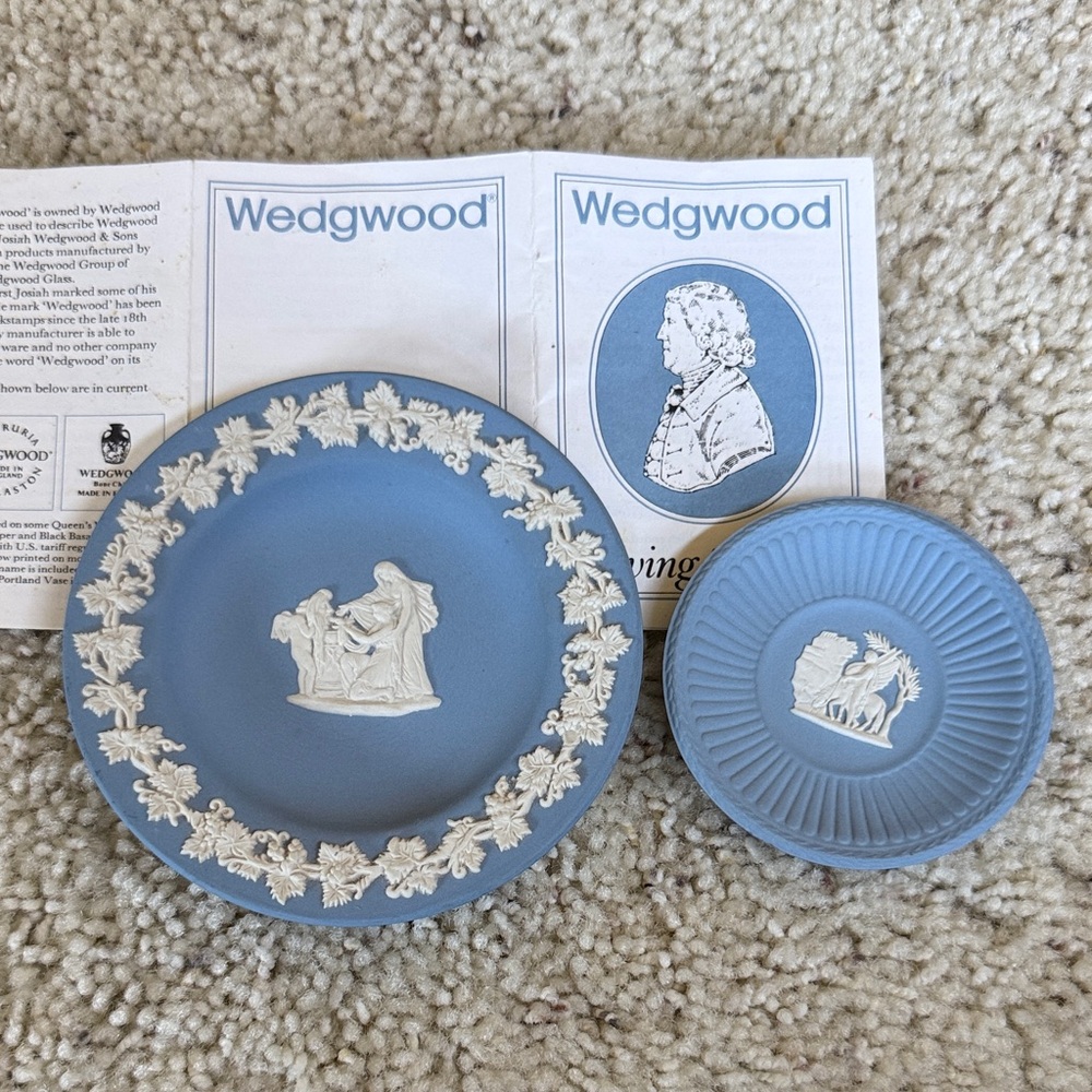 COLLECTOR’S ITEM Miniature Wedgwood Blue Plates